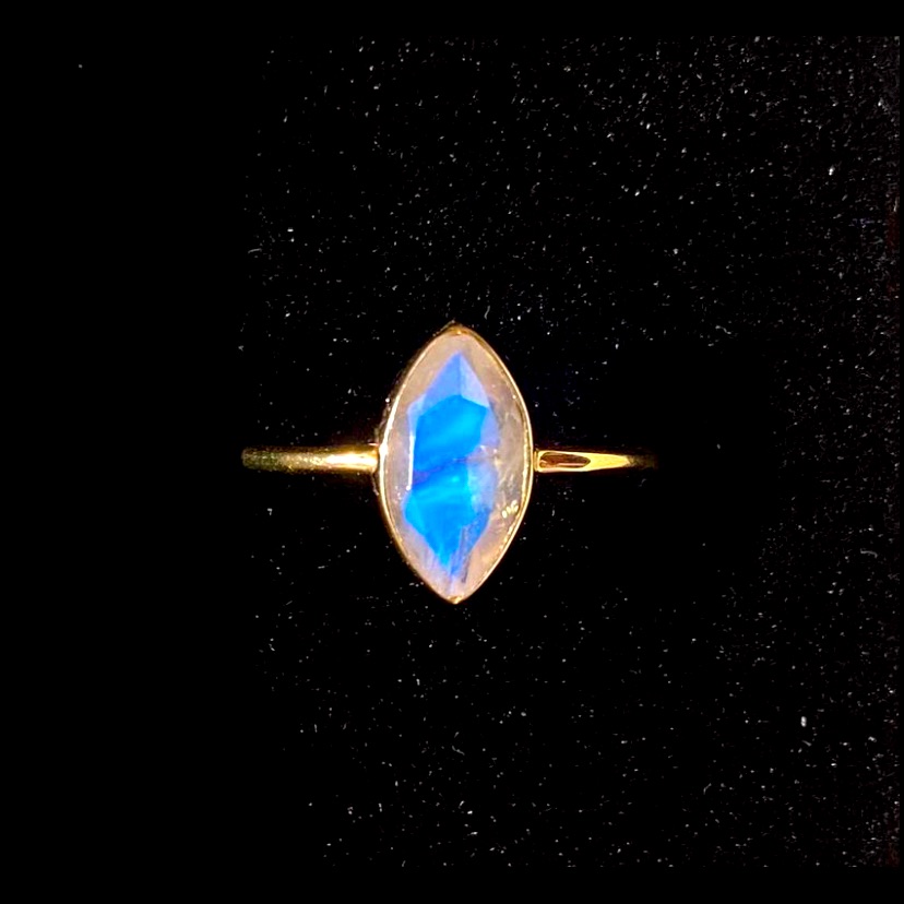 Moonstone Gold Ring 925